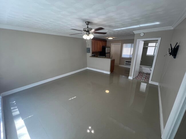 Building Photo - 2809 Middle River Dr