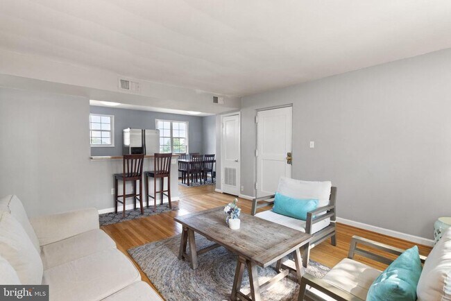 Foto del edificio - 1425 N Nash St