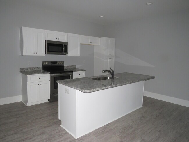 Building Photo - 586 Gabriel Ln