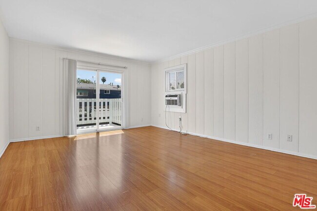 Foto del edificio - 14721 Sylvan St