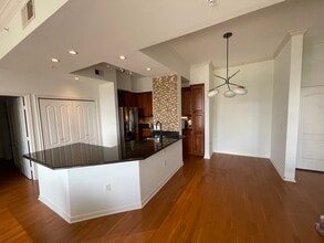 Building Photo - 3225 Turtle Creek Blvd