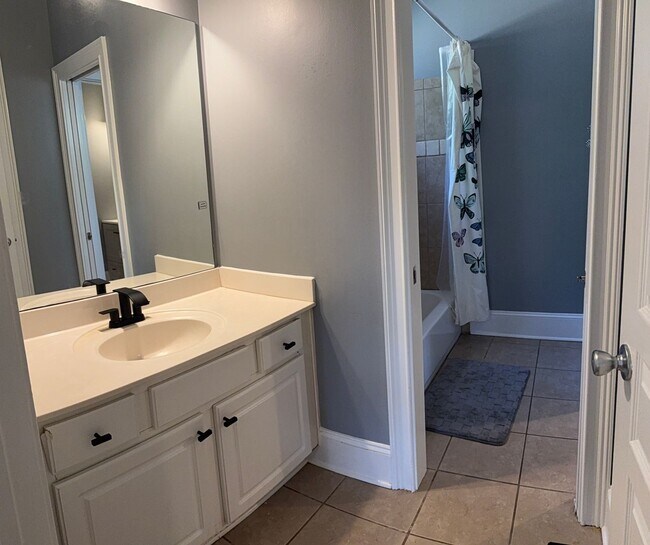 Foto del edificio - 4 BED/2 BATH PRIVATE DECATUR ESTATE FOR LE...