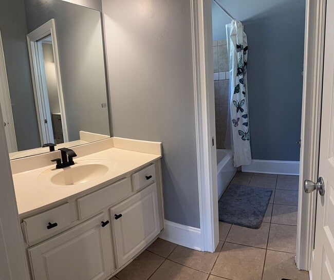 Photo - 4 BED/2 BATH PRIVATE DECATUR ESTATE FOR LEASE IN DECATUR House