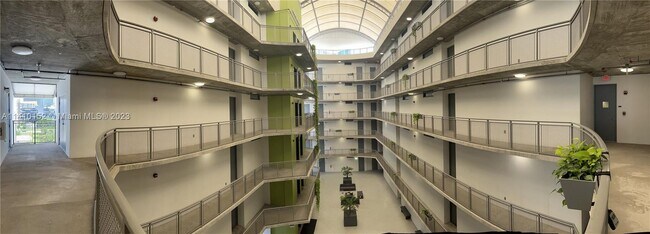 Foto del edificio - 455 NE 25th St