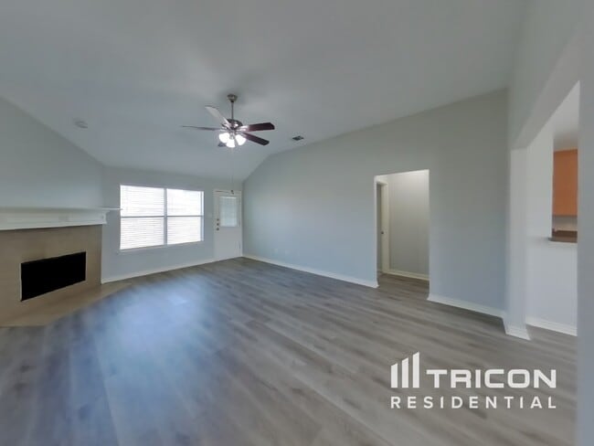 Building Photo - 102 Drycreek Dr