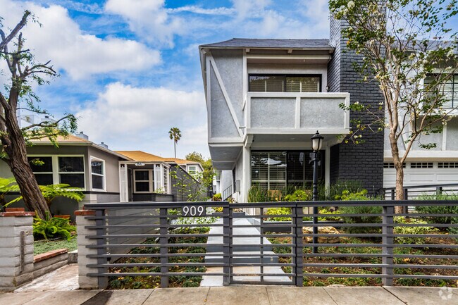 Entrada - 909 Grant St