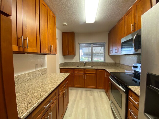 Foto del edificio - TOWNHOUSE - 2 BED/ 2 BATH/ 2 PARKING AT ALII PLANTATION (JUST LISTED)