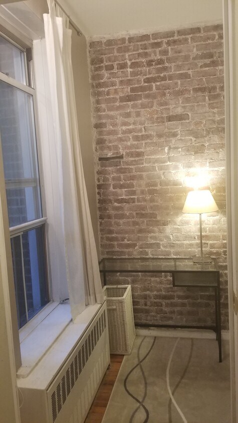 Primary Photo - 324 E 50th St