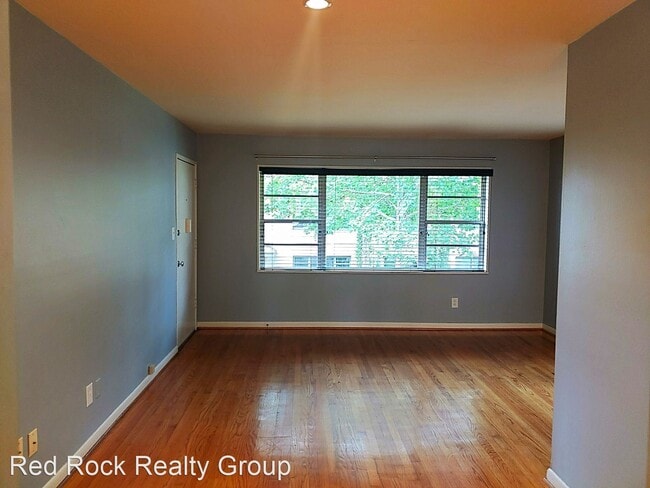 Building Photo - 2307 20th Ave S