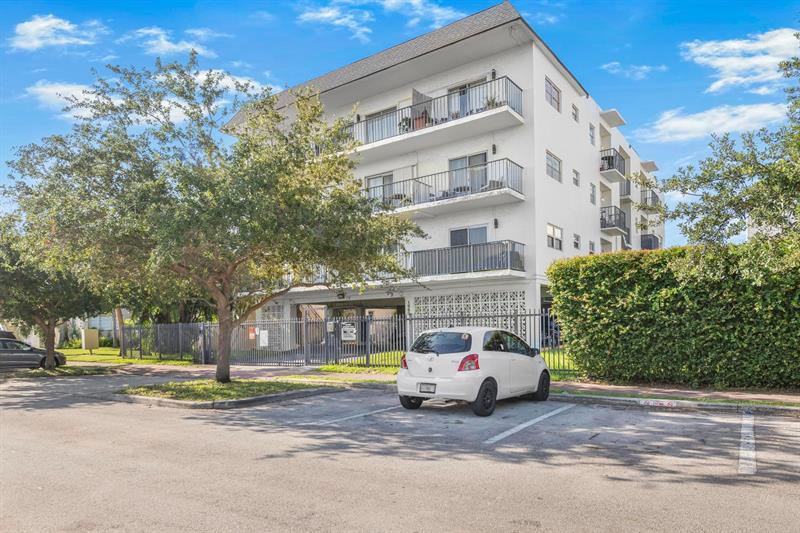 Primary Photo - 1960 Marseille Dr