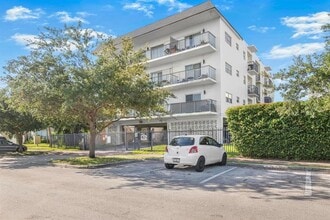 Building Photo - 1960 Marseille Dr