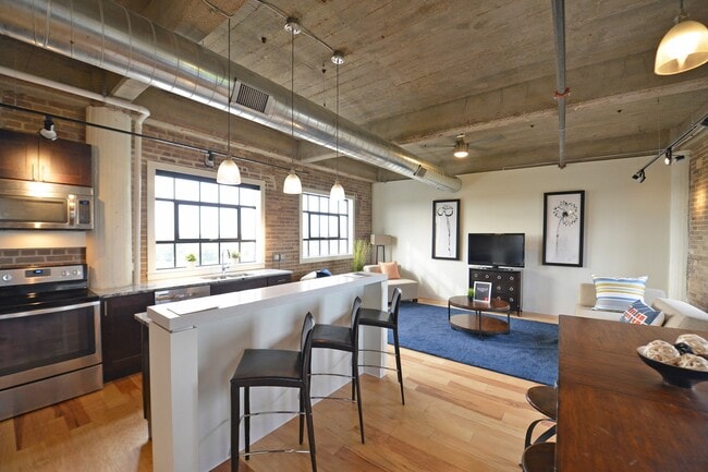 Building Photo - Lofts at Euclid