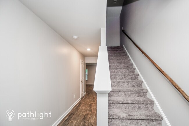 Building Photo - 321 Liliana Dr