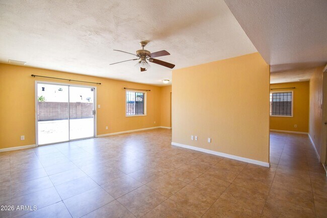 Foto del edificio - 6525 W Mercer Ln