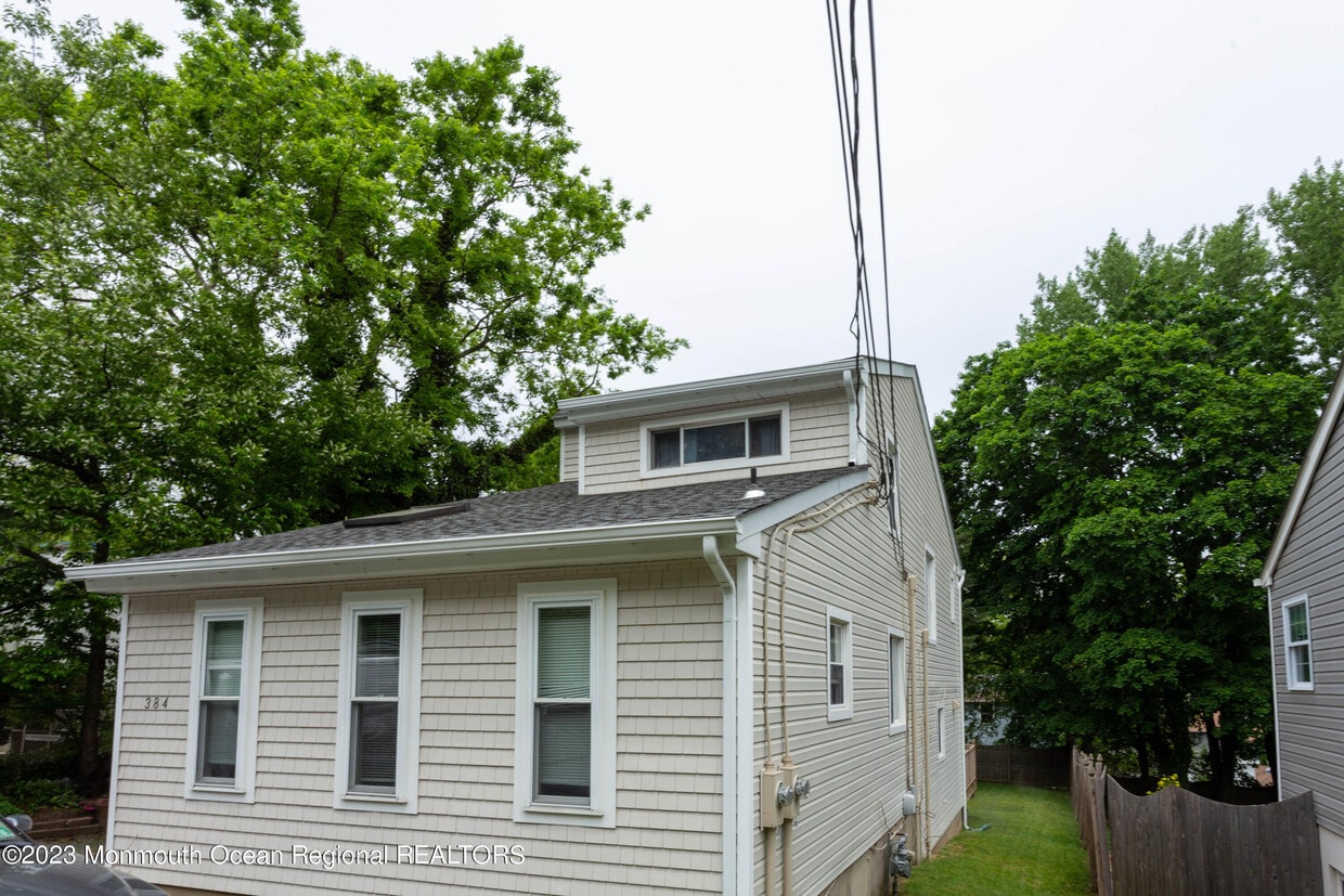 Primary Photo - 384 Navesink Ave