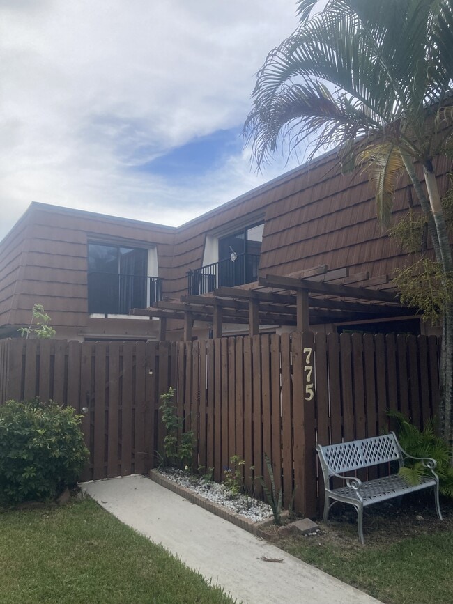 Building Photo - 775 SW 120th Way