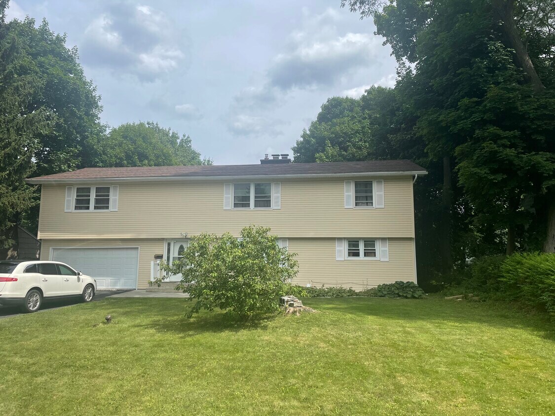 Primary Photo - 124 Downing Rd