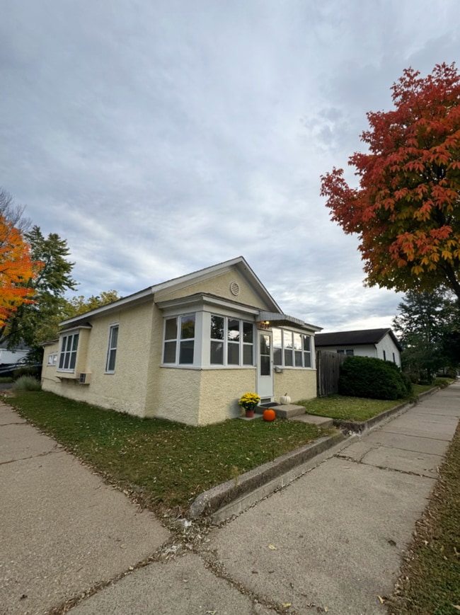 Building Photo - 1701 Winnebago St