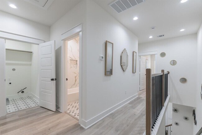 Foto del edificio - 890 Lucky St