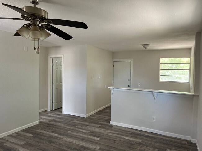 Building Photo - W. POPLAR ST