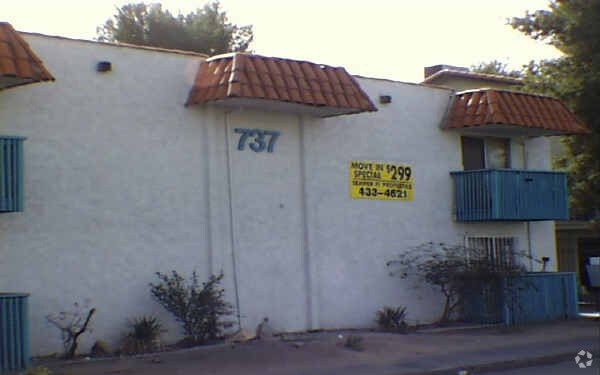 Building Photo - 737 E Twain Ave
