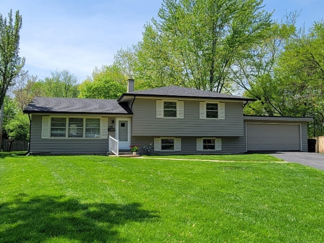 Foto principal - 809 Iris Ln