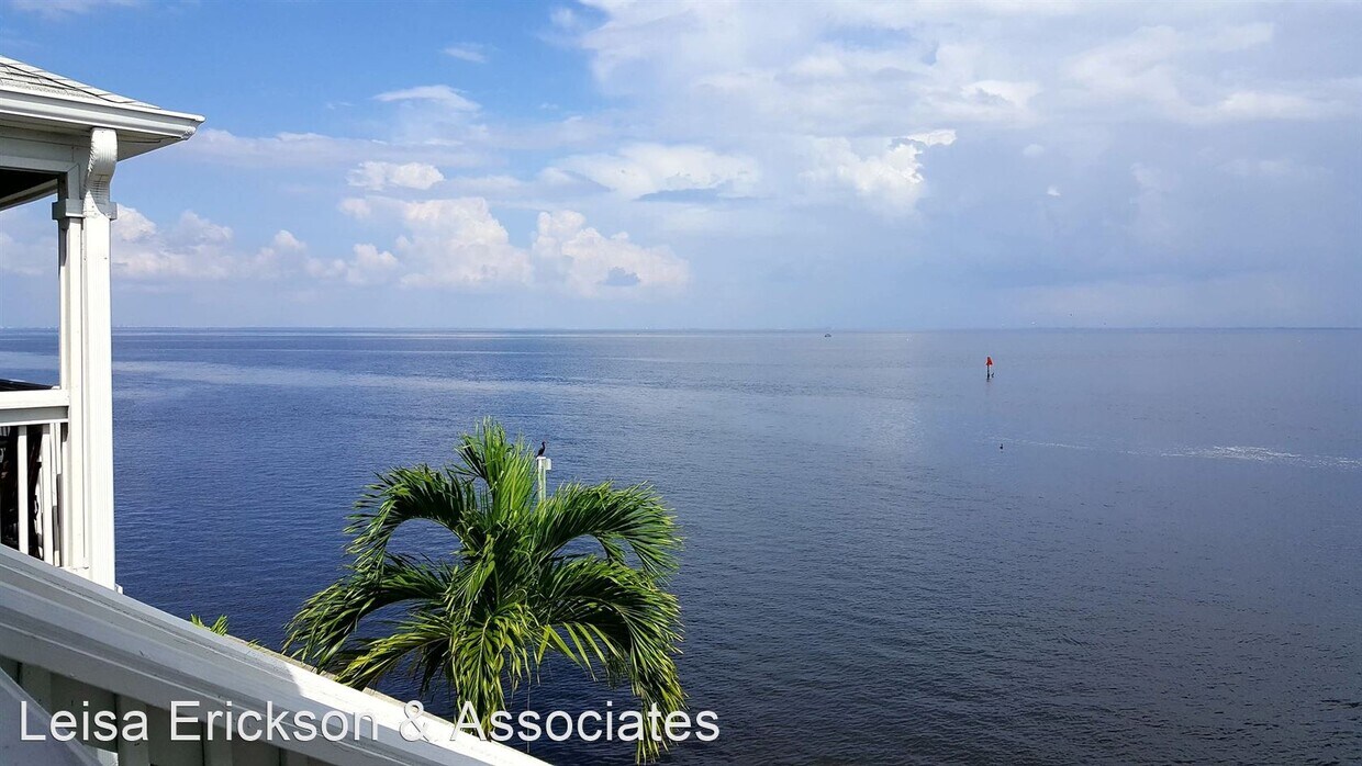 2 br, 2 bath House 4720 Coquina Key Dr S... House Rental in Saint