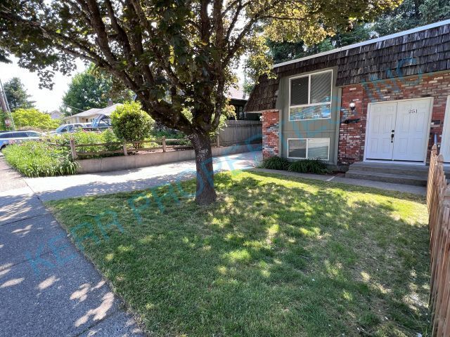 Primary Photo - Charming 2-Bedroom Multiplex in Gresham – ...