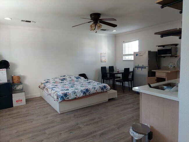 Building Photo - 8247 Seeno Ave