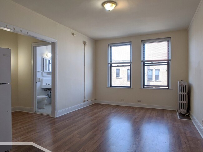 Foto del edificio - 3335 W Diversey Ave