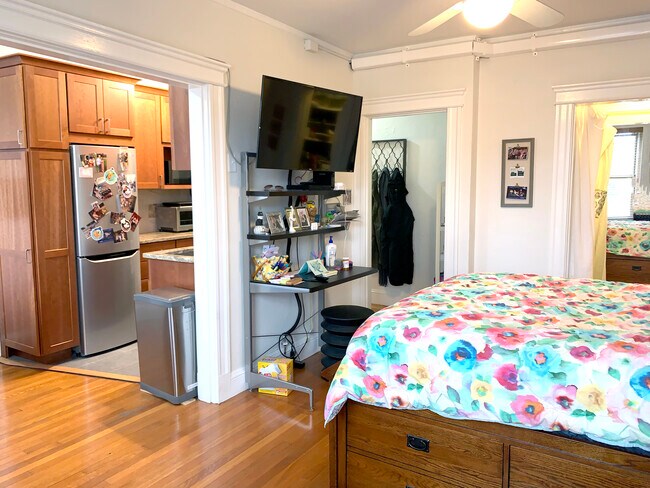 Foto del edificio - 120 Riverway St