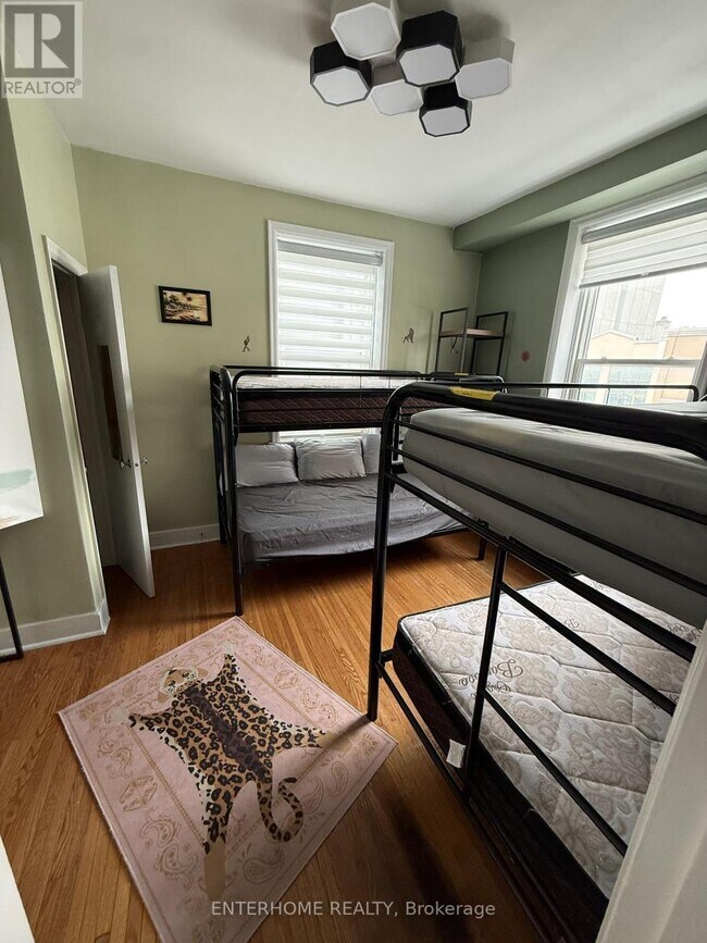 Photo du bâtiment - 51 Queen St E