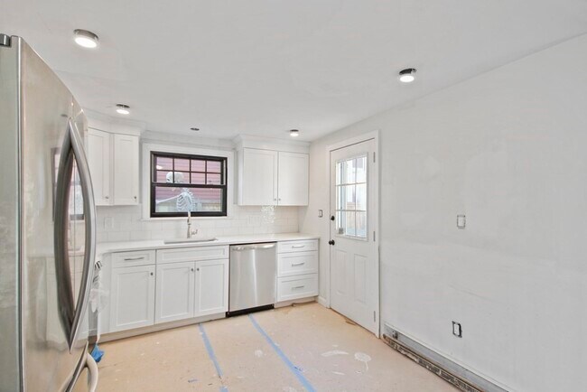 Building Photo - 132 High St