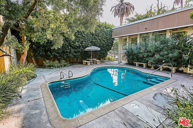 Foto del edificio - 514 S Harvard Blvd