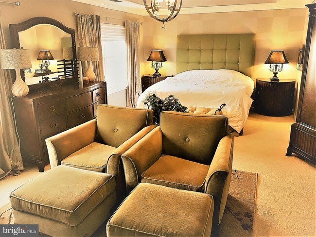 Building Photo - 9671 Royal Crest Cir