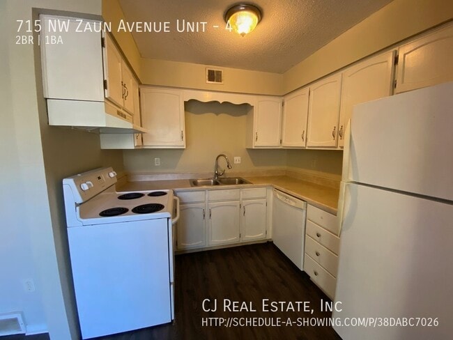 Building Photo - 715 NW Zaun Ave