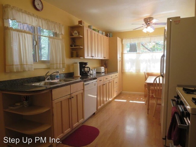 Building Photo - 23204 Cresta Dr