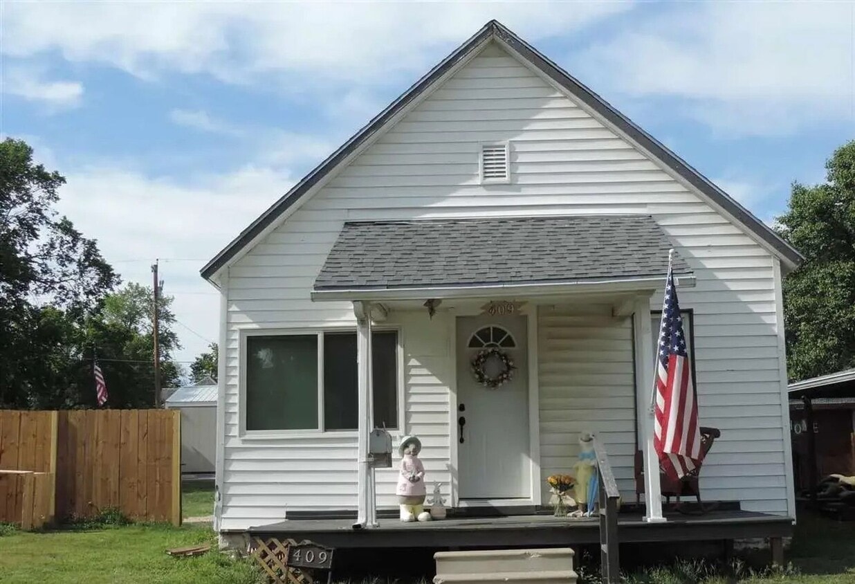 Primary Photo - Charming Home in Abilene, KS