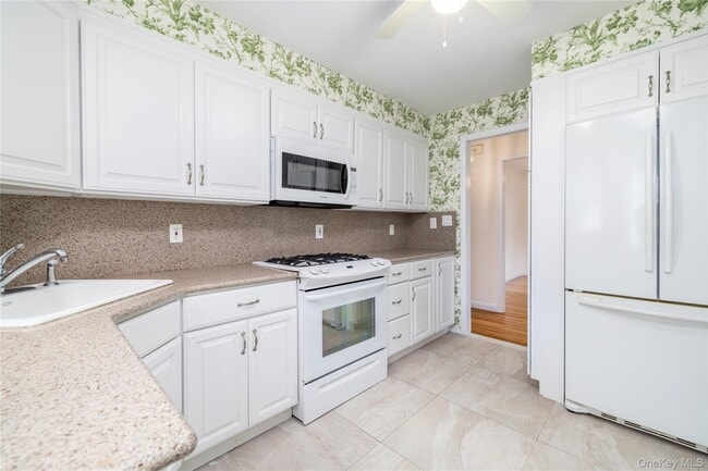 Building Photo - 60 Chestnut St