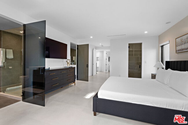 Building Photo - 201 S Bedford Dr