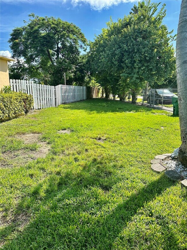 Building Photo - 15445 Hayes Ln