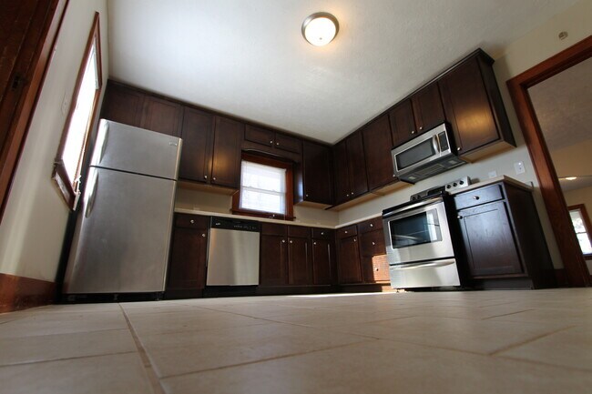 Foto del edificio - Beautiful Two Bedroom Home Near Downtown. ...