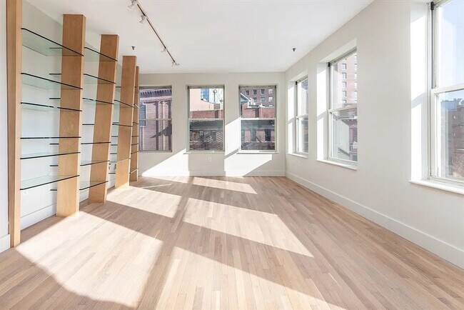 Foto del edificio - 96 Broadway St