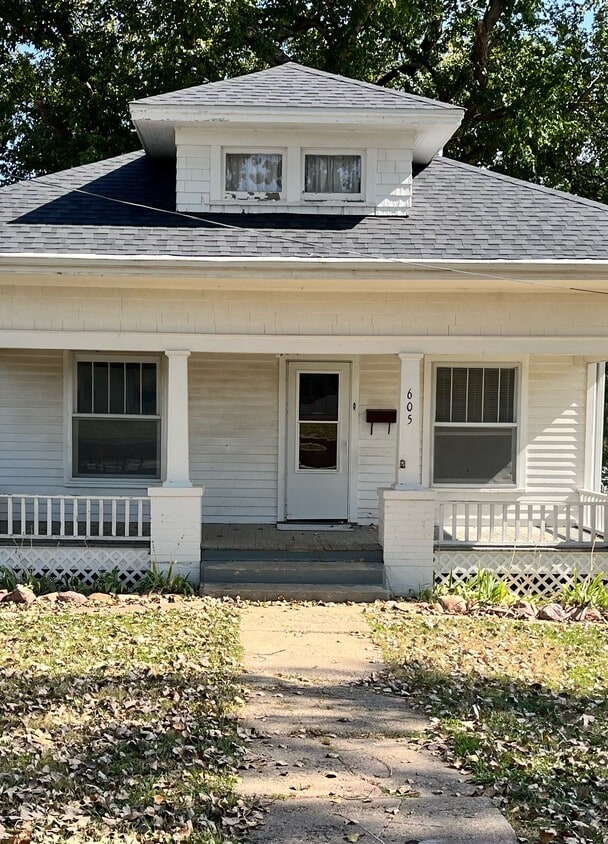 Foto principal - 605 N Kansas Ave