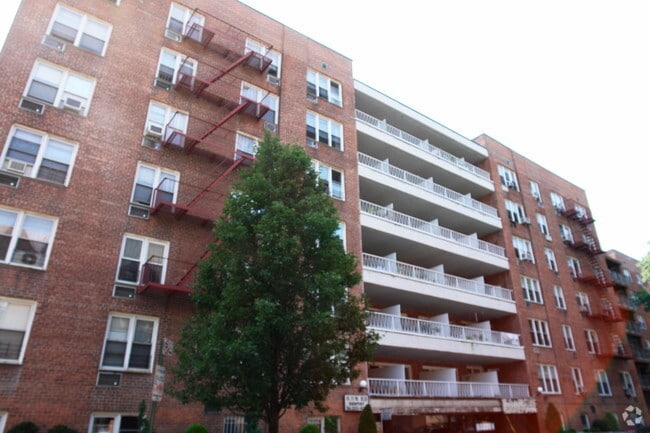 Building Photo - 14430 Roosevelt Ave