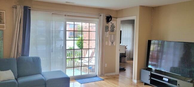 Living Room/Patio/Second sedroom Door - 622 Cambridge Ct