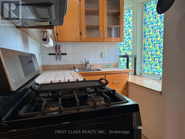 Building Photo - 366 Lippincott St