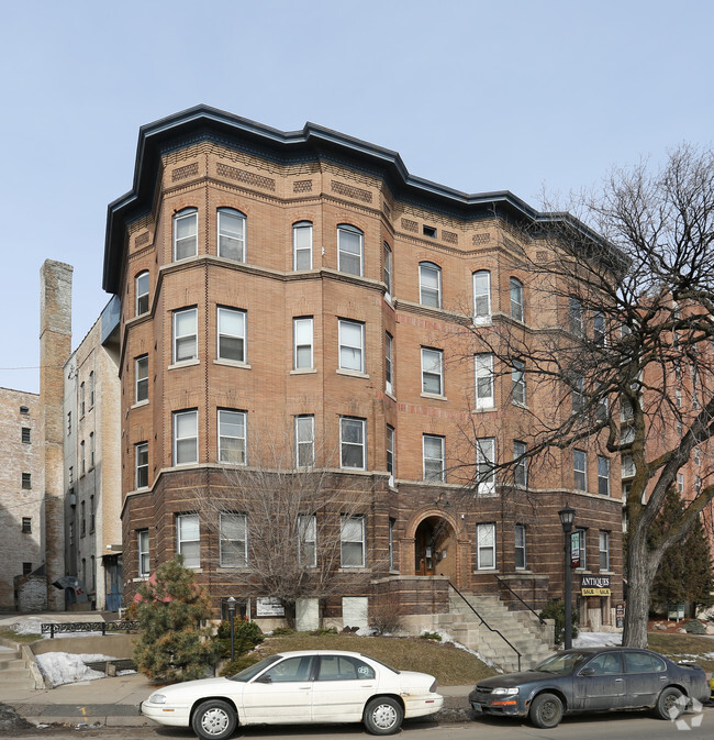 Building Photo - Lowry Hills Apartments