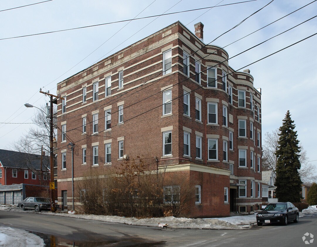 Vista lateral del edificio - 76 Chapin St