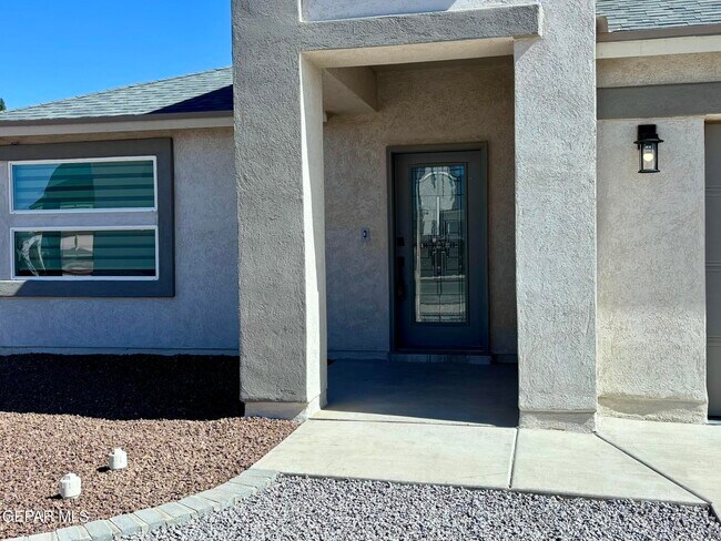 Foto del edificio - 4828 Marisabel Azcarate St